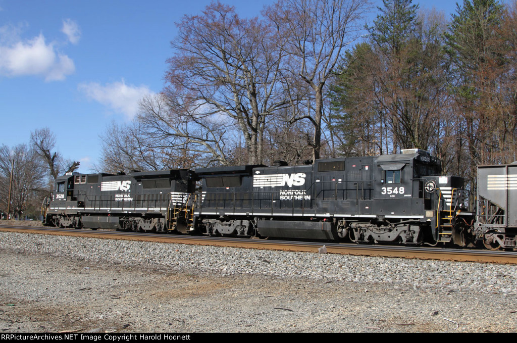 NS 3528 & 3548 shove train P92 back into the yard